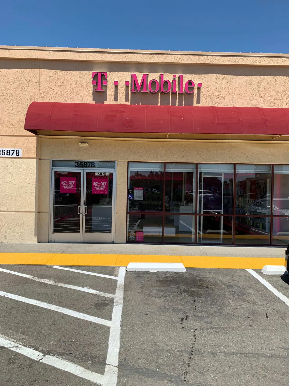 Exterior photo of T-Mobile store at Sonoma Blvd & Redwood St, Vallejo, CA