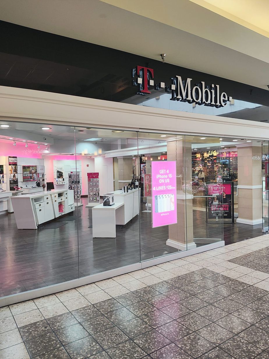Exterior photo of T-Mobile Store at Fox River Mall, Appleton, WI