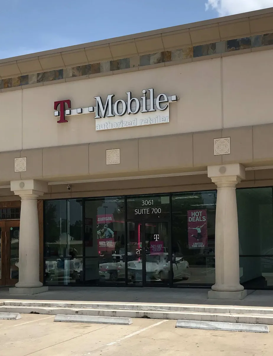Exterior photo of T-Mobile Store at Interstate 45 Frontage Rd & State Loop 336, Conroe, TX