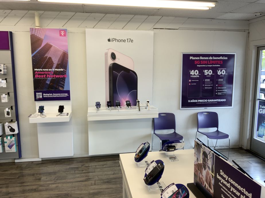 Metro by T-Mobile 2072 W Main St - 2072 W Main St