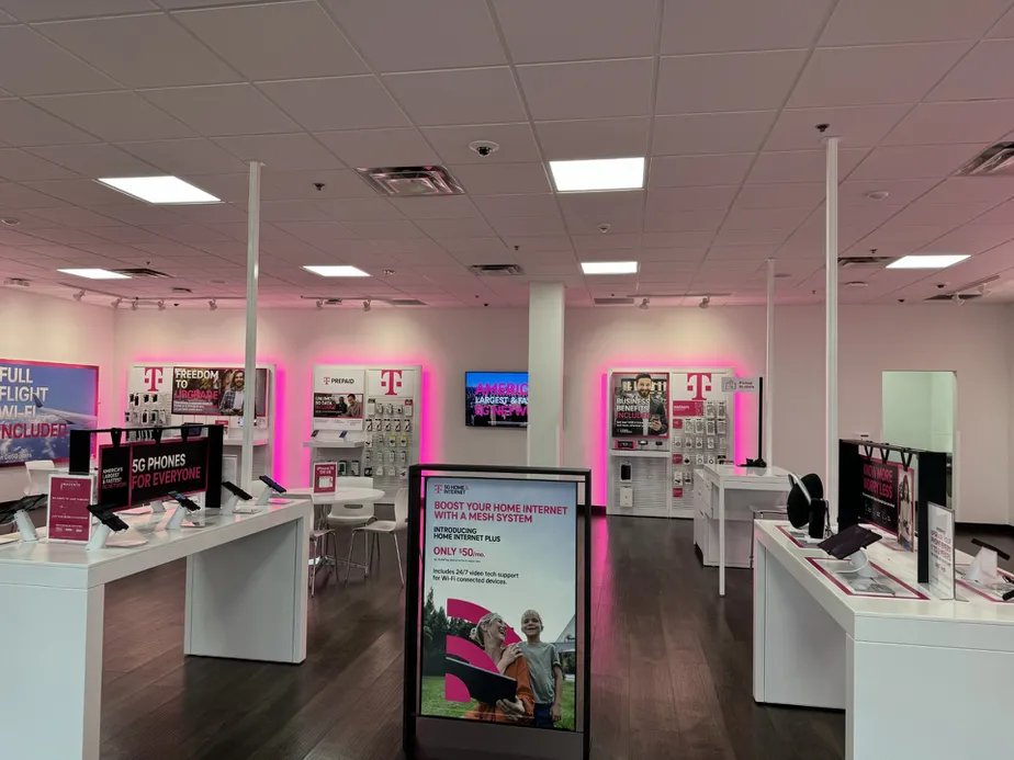  Interior photo of T-Mobile Store at Coldwater Rd - Fort Wayne, Fort Wayne, IN 