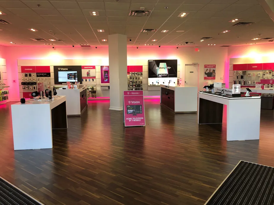 Foto del interior de la tienda T-Mobile en Route 611 & Route 132, Warrington, PA