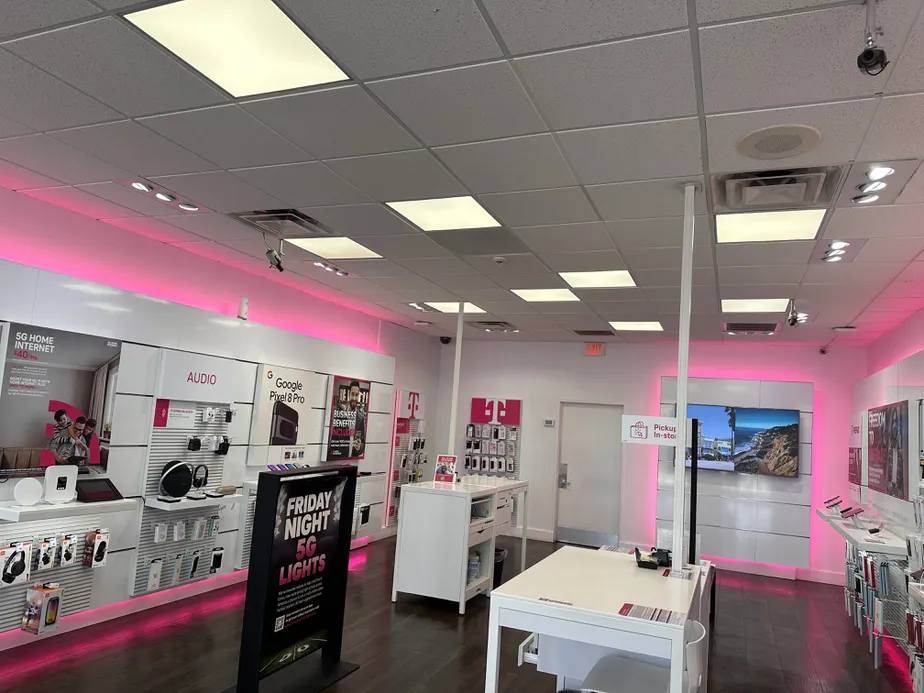  Interior photo of T-Mobile Store at Apalachee Pkwy & Magnolia, Tallahassee, FL 