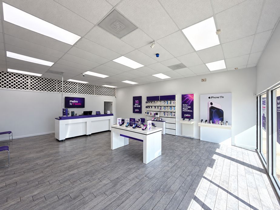 Metro by T-Mobile 9115 Grissom Rd - 9115 Grissom Rd 