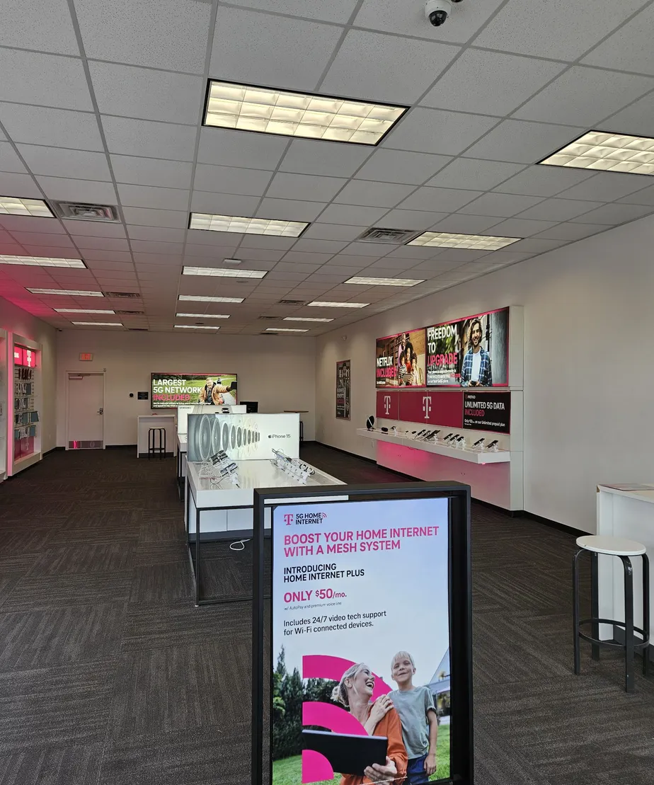  Interior photo of T-Mobile Store at Missouri Blvd & Heisinger Rd, Jefferson City, MO 