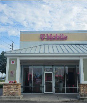 Exterior photo of T-Mobile Store at Tamiami Trl & FL 45, Punta Gorda, FL