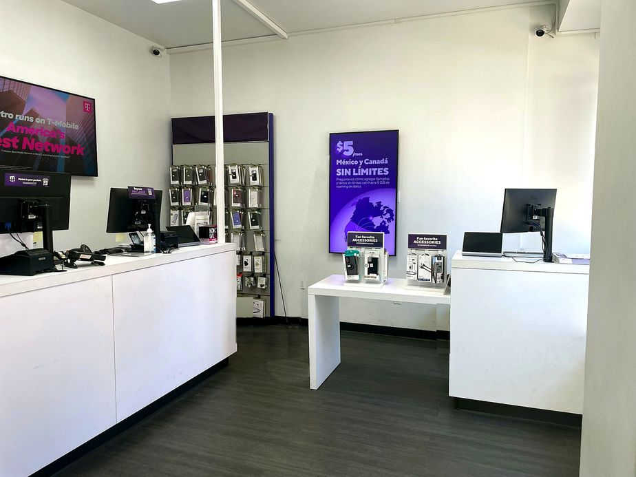 Metro by T-Mobile 2211 65th St - 2211 65th St 