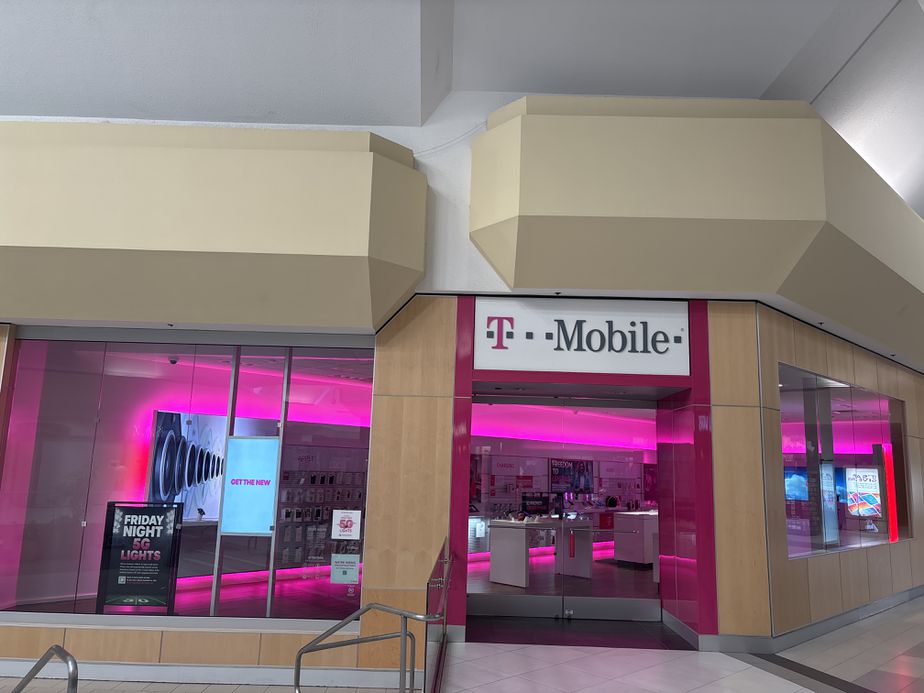Exterior photo of T-Mobile Store at Meadowood Mall, Reno, NV