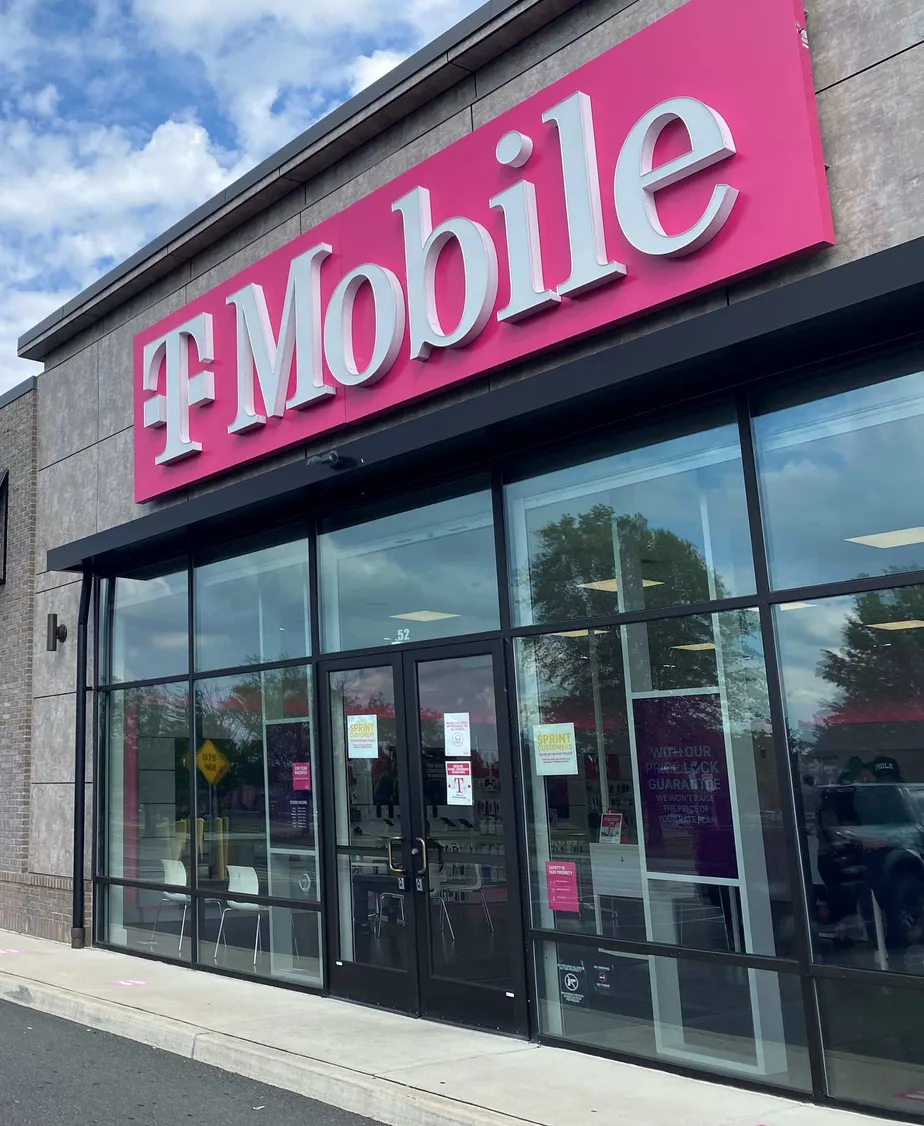 Exterior photo of T-Mobile Store at Roosevelt Blvd & Welsh Rd, Philadelphia, PA