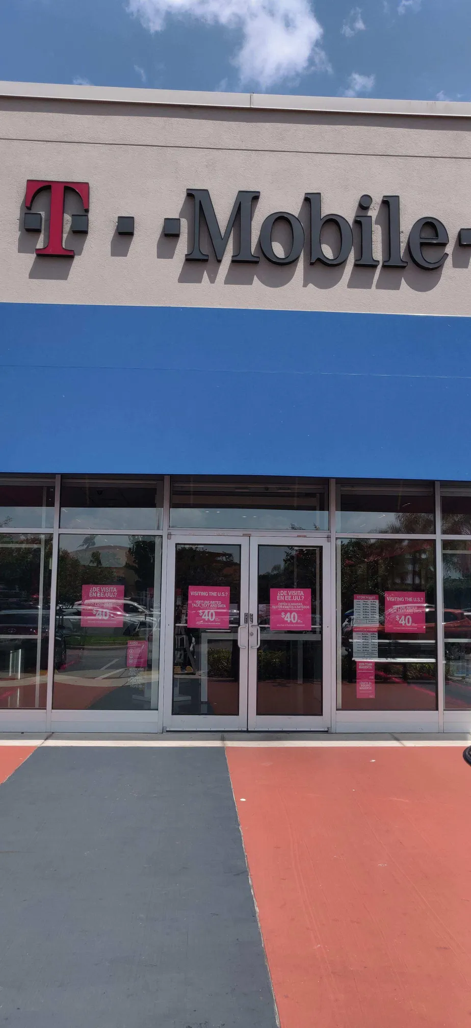 Exterior photo of T-Mobile store at John Young Parkway & Osceola Parkway, Kissimmee, FL