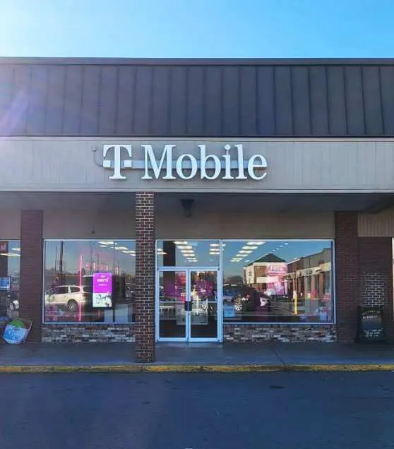 Exterior photo of T-Mobile Store at Royal Plaza, Front Royal, VA