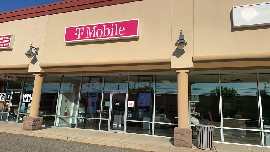  Exterior photo of T-Mobile Store at Rt 46 & W Stiger St, Hackettstown, NJ 