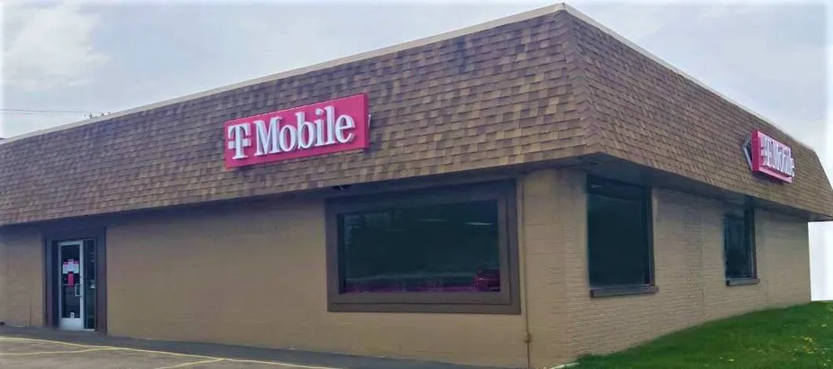 Exterior photo of T-Mobile store at S Main St & Summit St, Lapeer, MI