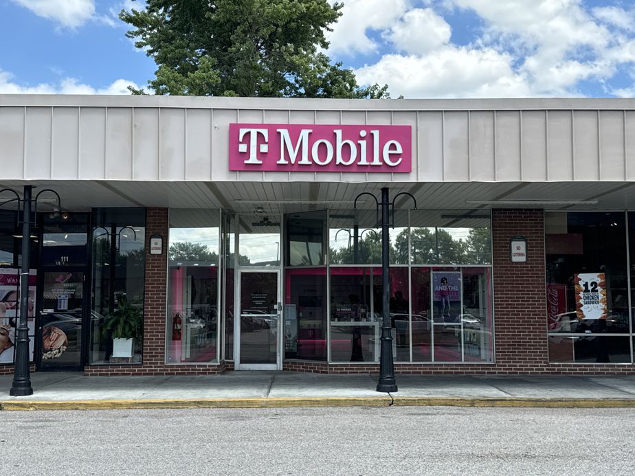 Exterior photo of T-Mobile Store at Newark Shopping Center, Newark, DE
