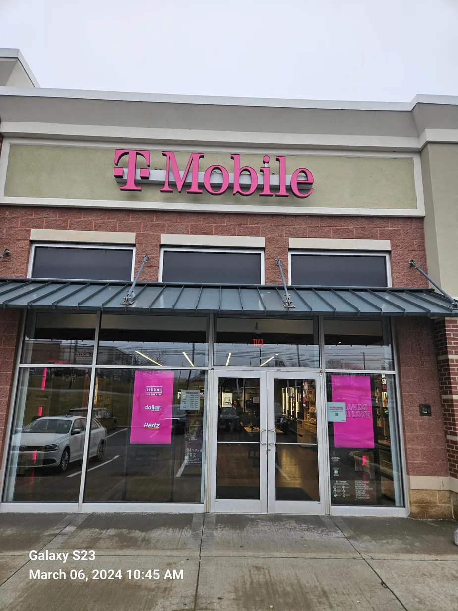  Exterior photo of T-Mobile Store at Balltown Rd & State St, Schenectady, NY 