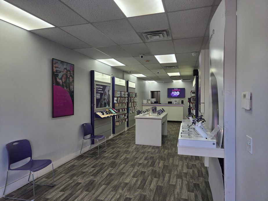 Metro by T-Mobile 128 Chestnut St - 128 Chestnut St 