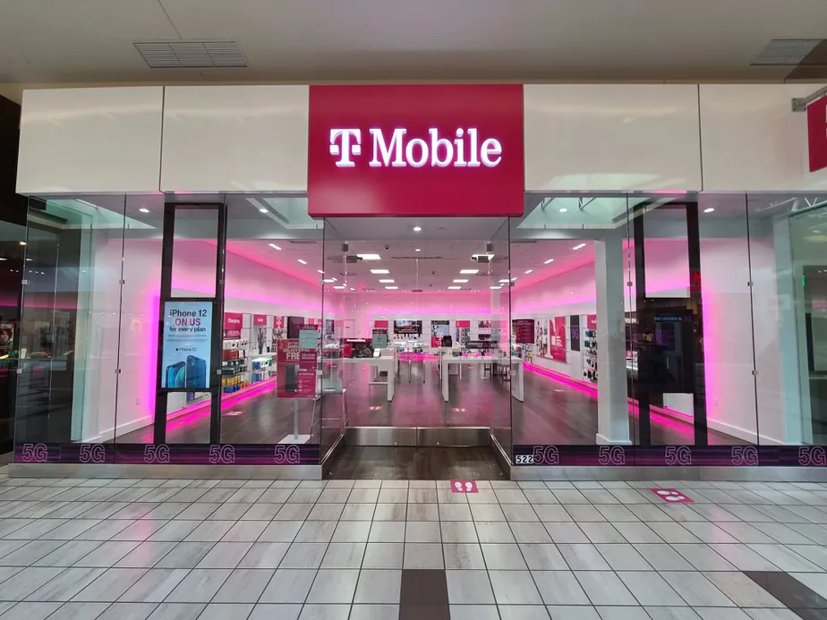 Exterior photo of T-Mobile Store at Alderwood Mall 5, Lynnwood, WA