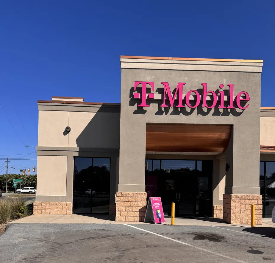  Exterior photo of T-Mobile Store at W Evans St & David H Mcleod Blvd, Florence, SC 