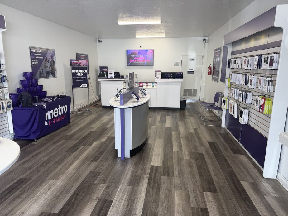 Metro by T-Mobile 152 S State St - 152 S State St 