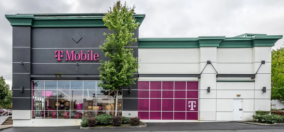  Exterior photo of T-Mobile Store at Southcenter Pkwy & Minkler Blvd, Tukwila, WA 