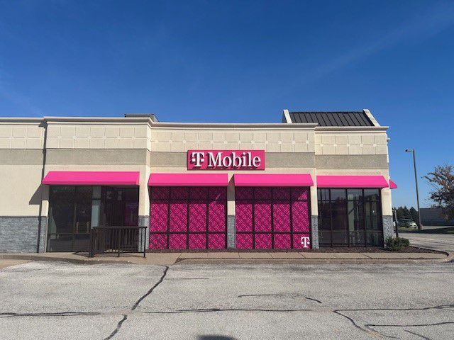Exterior photo of T-Mobile Store at E 53rd St & Elmore Ave, Davenport, IA