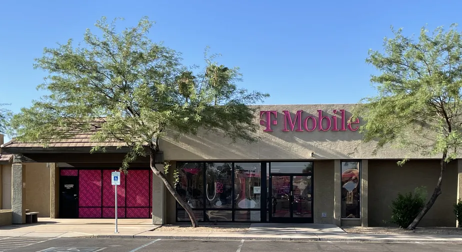  Exterior photo of T-Mobile Store at Southern & McClintock, Tempe, AZ 