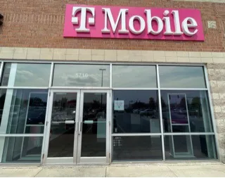 Exterior photo of T-Mobile Store at Touhy Ave & Central Ave, Niles, IL