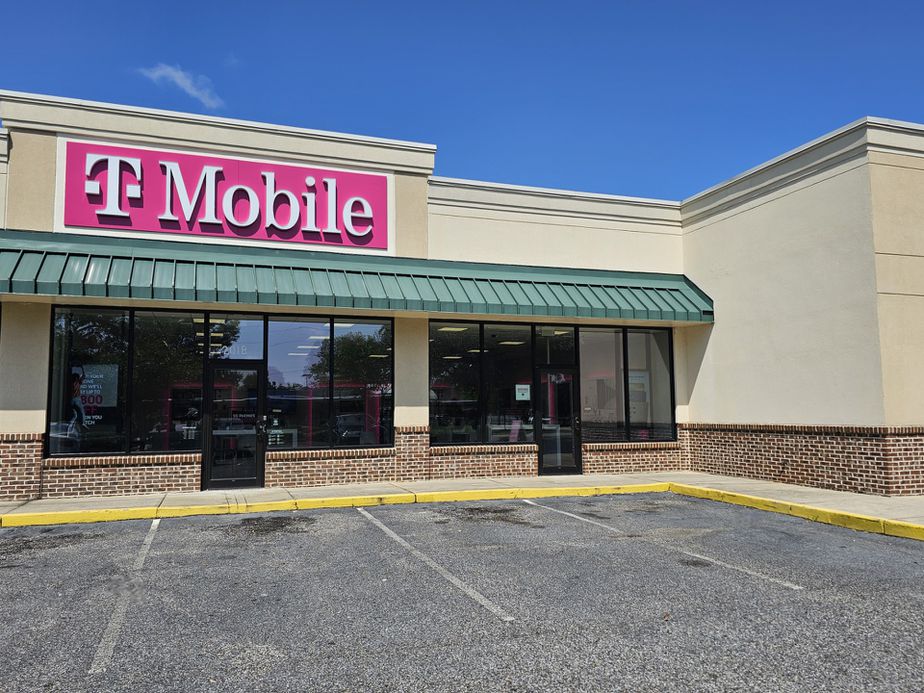 Exterior photo of T-Mobile Store at McMeans & 3rd, Bay Minette, AL