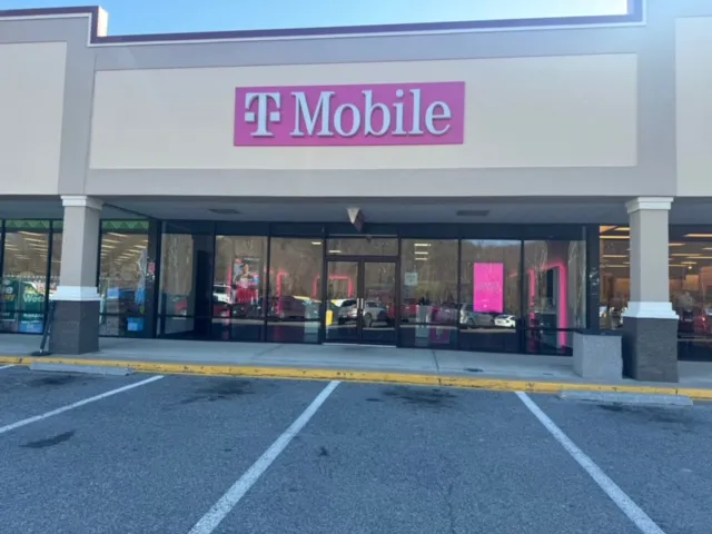  Exterior photo of T-Mobile Store at Thacker Ave & Applebee Way, Covington, VA 