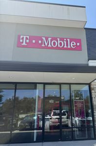 T-Mobile Loop 336 & I-45: Authorized Retailer in Conroe, TX