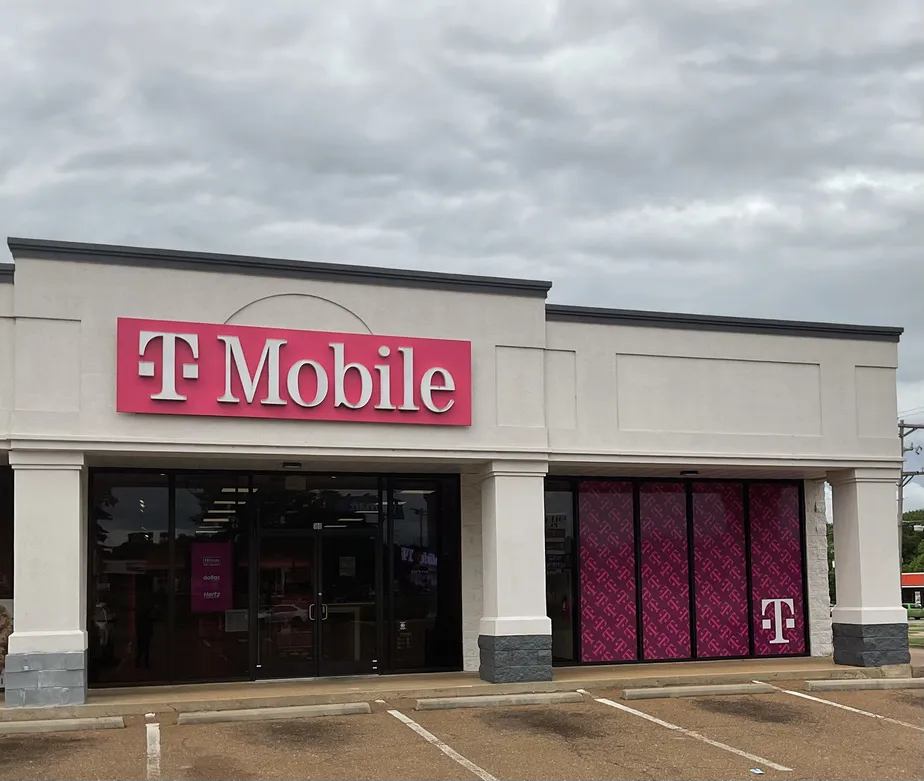 Foto del exterior de la tienda T-Mobile en Panola St & Wilson Dr, Senatobia, MS