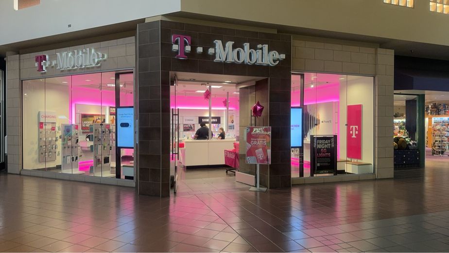 Exterior photo of T-Mobile Store at Valley River Center, Eugene, OR