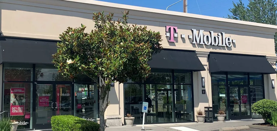  Exterior photo of T-Mobile store at Bothell & 208th St, Bothell, WA 