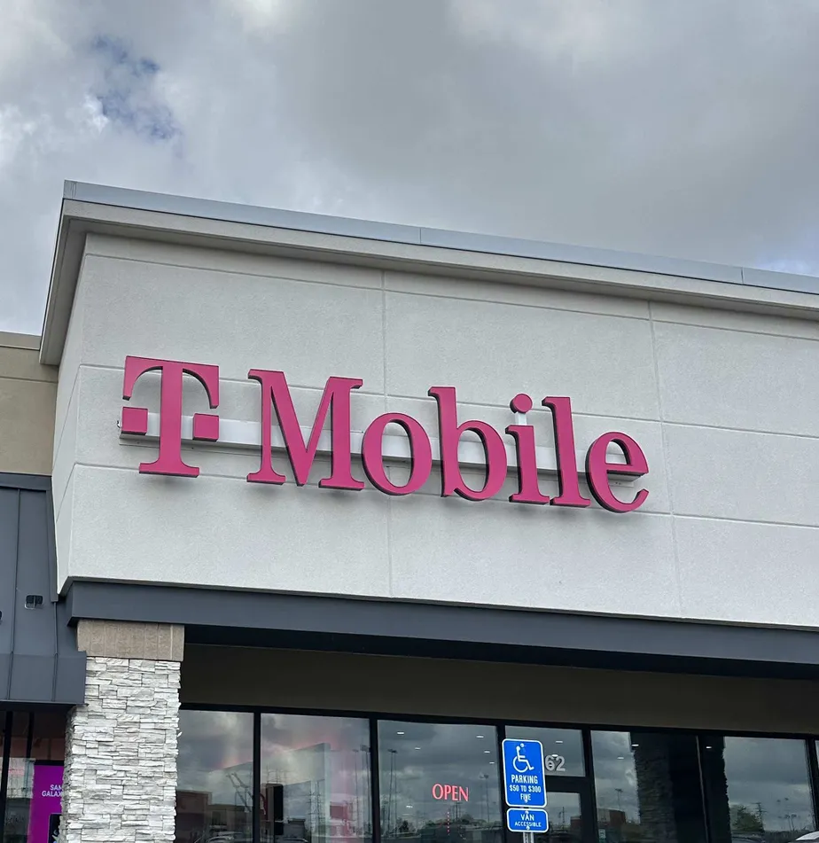 Exterior photo of T-Mobile Store at Overland Plaza, Overland, MO