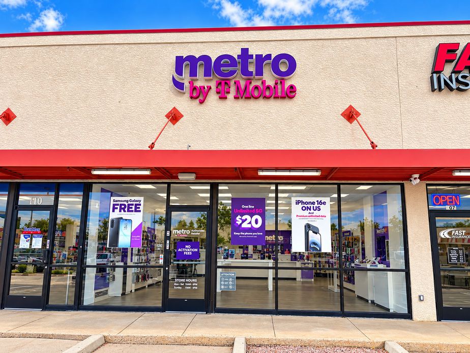 Metro by T-Mobile 1954 W Broadway Rd - 1954 W Broadway Rd 