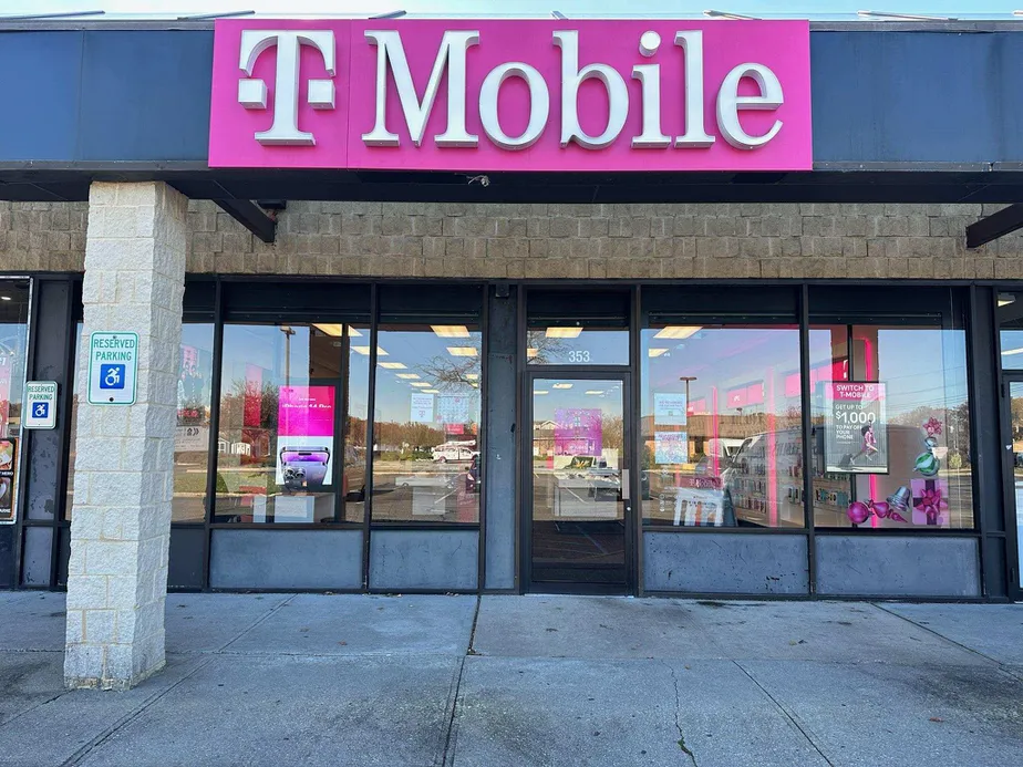 Exterior photo of T-Mobile Store at William Floyd Pkwy & Beacon St, Shirley, NY