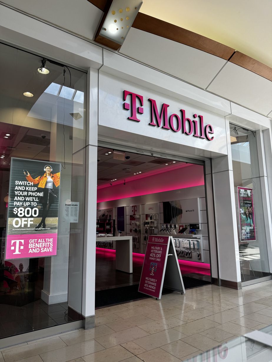Exterior photo of T-Mobile Store at Annapolis Mall, Annapolis, MD