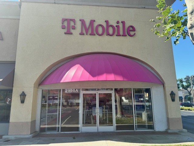 Exterior photo of T-Mobile Store at Sycamore Village, Simi Valley, CA