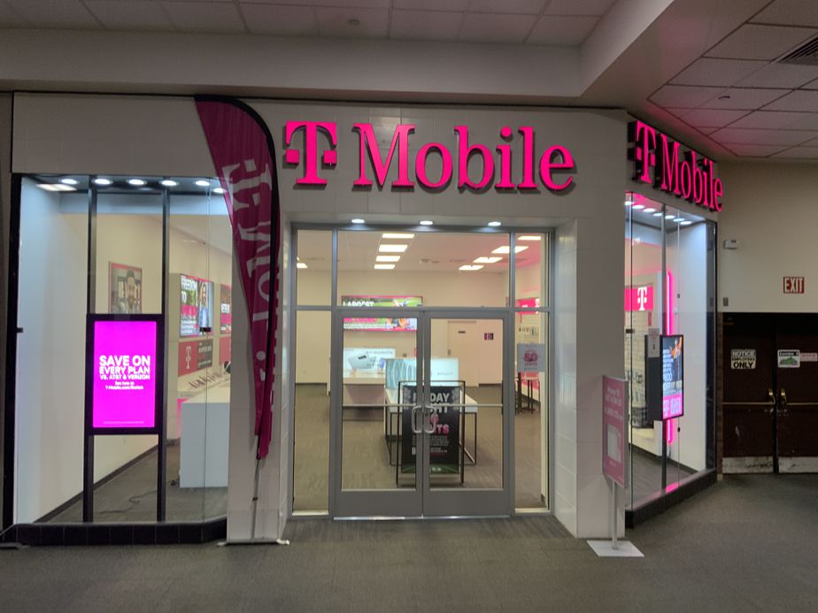 Exterior photo of T-Mobile Store at Mercer Mall, Bluefield, WV