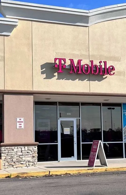 Exterior photo of T-Mobile Store at White Stone Center, Alabaster, AL