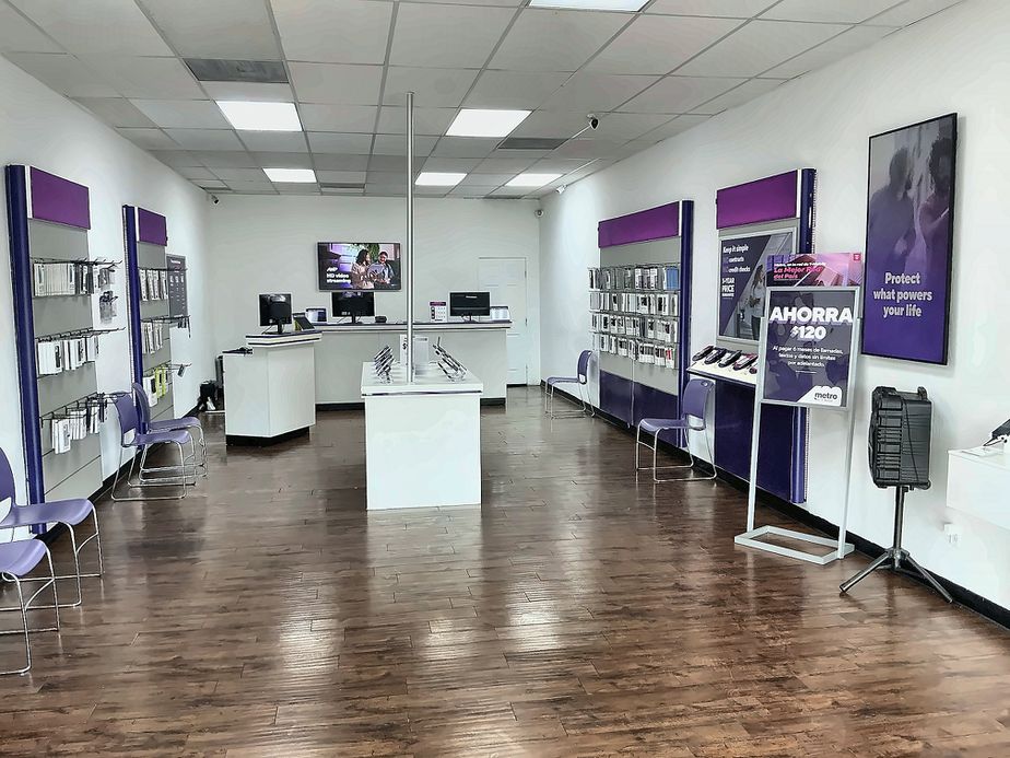 Metro by T-Mobile 1232 E Southern Ave - 1232 E Southern Ave 