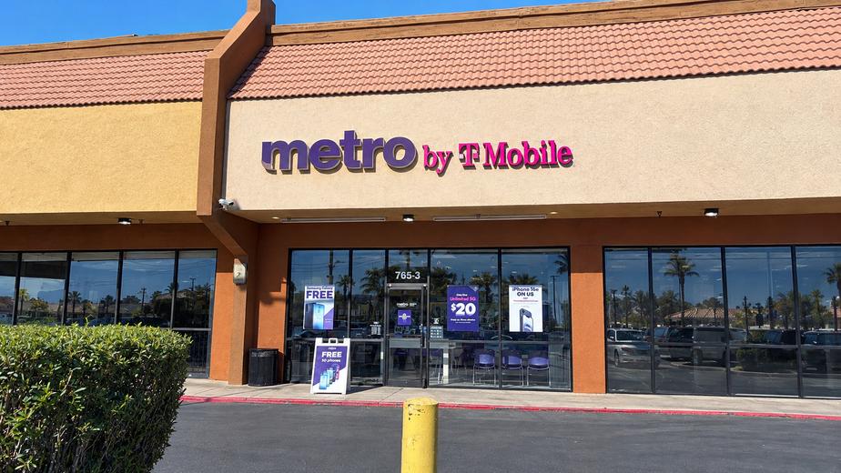 Metro by T-Mobile 765 N Nellis Blvd - 765 N Nellis Blvd 