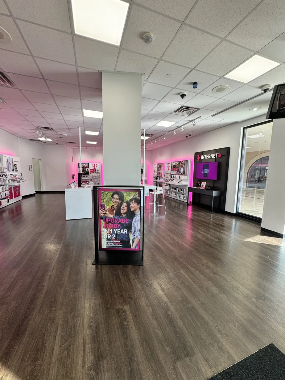  Interior photo of T-Mobile Store at The Oaks Mall, Thousand Oaks, CA 