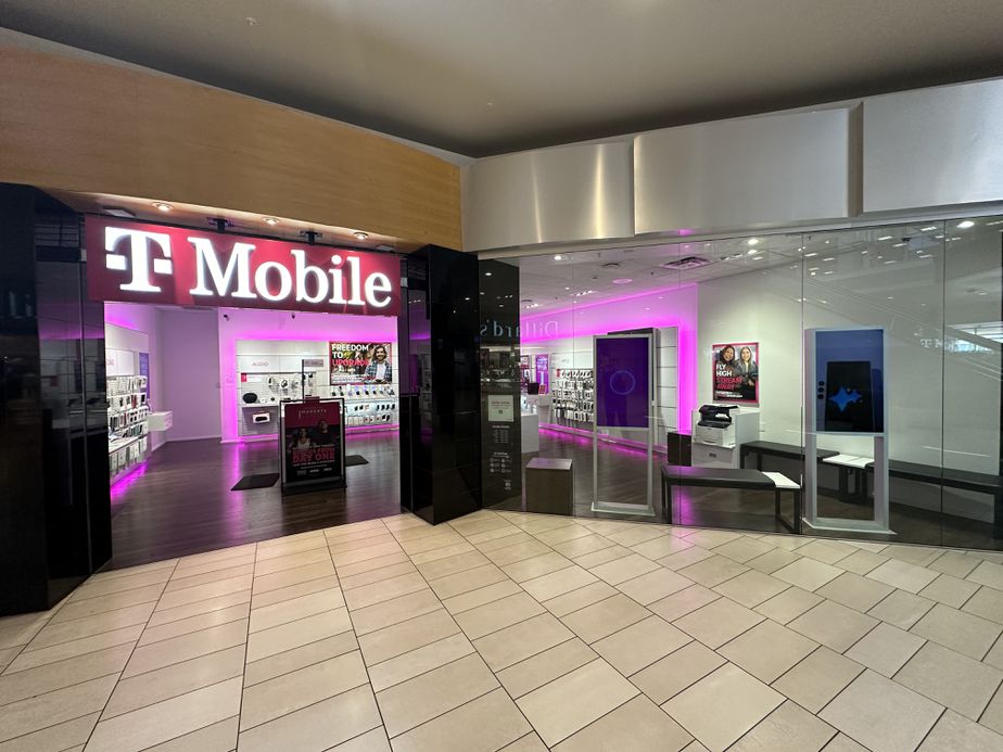 Exterior photo of T-Mobile Store at Arrowhead Mall, Glendale, AZ