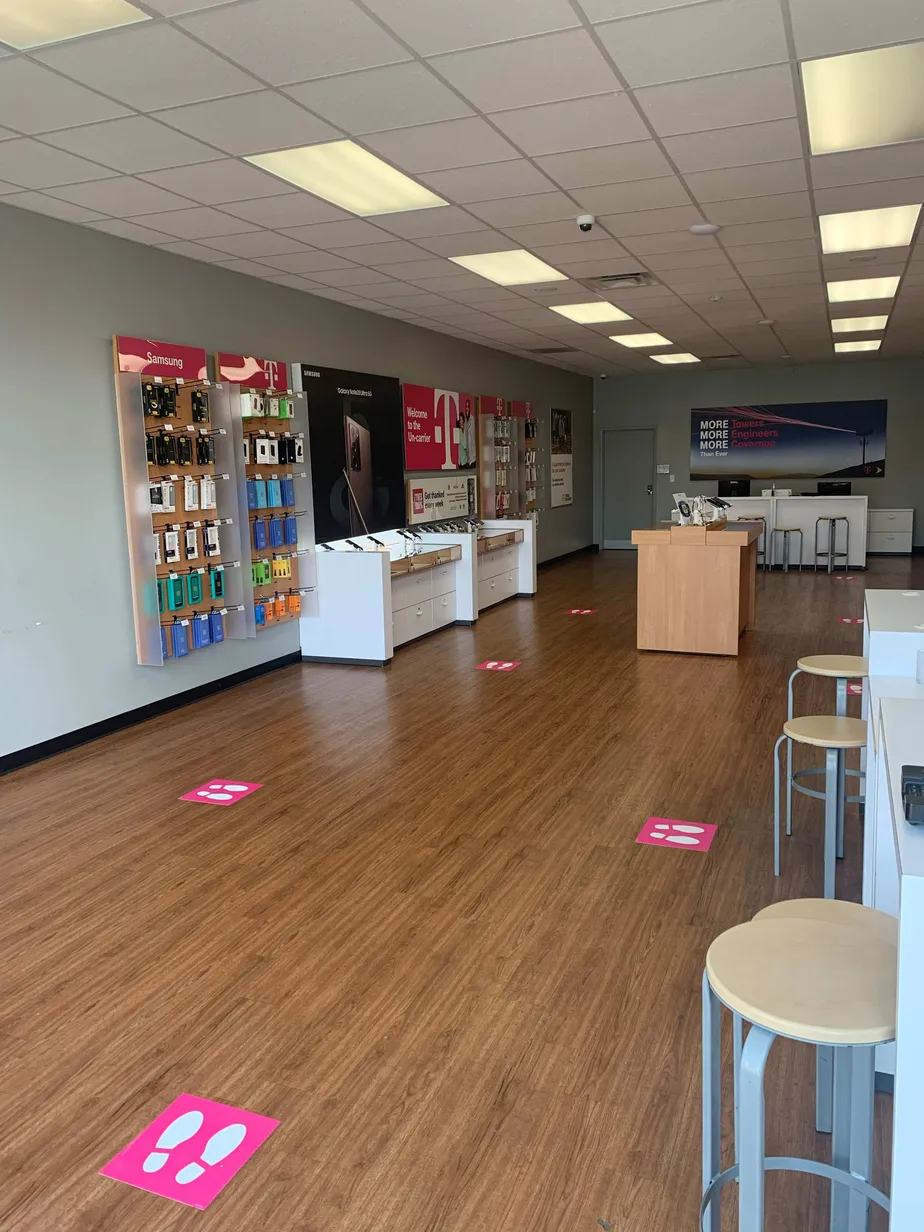 Foto del interior de la tienda T-Mobile en Wrightsboro Rd & Augusta Mall, Augusta, GA