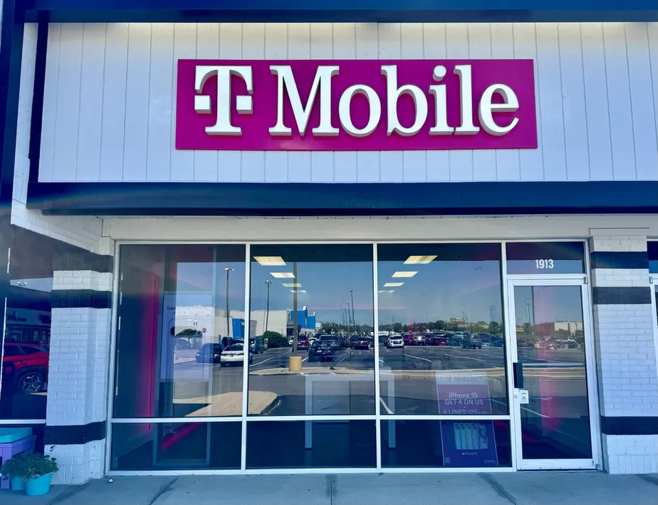  Exterior photo of T-Mobile Store at Melody Ln & Muskegon Dr, Greenfield, IN 