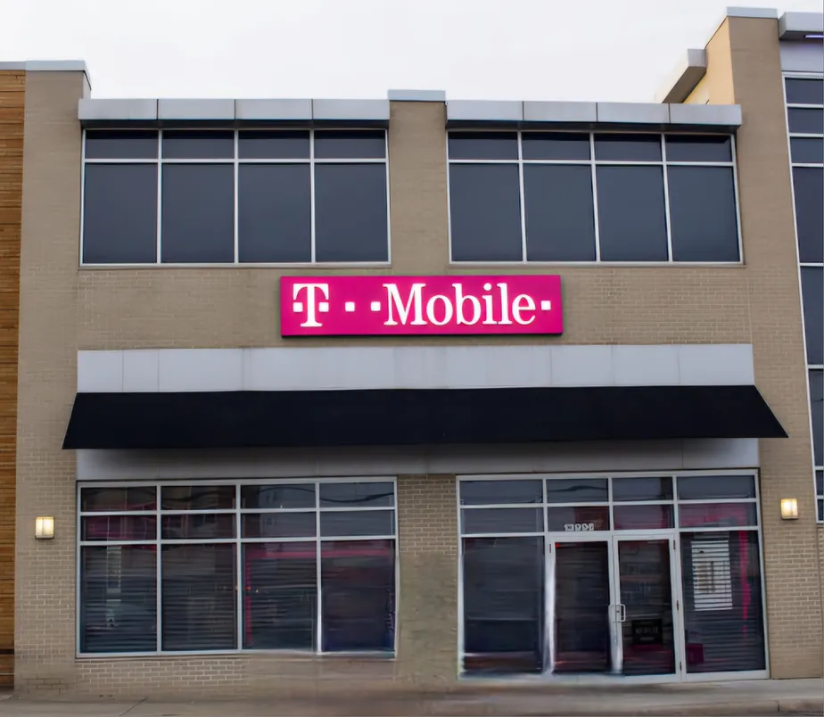  Exterior photo of T-Mobile Store at Cedar Rd & Warrensville Ctr Rd, University Heights, OH 