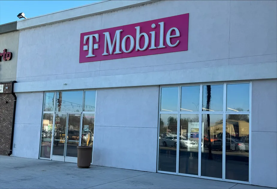 Foto del exterior de la tienda T-Mobile en Sherwood Place, Stockton, CA