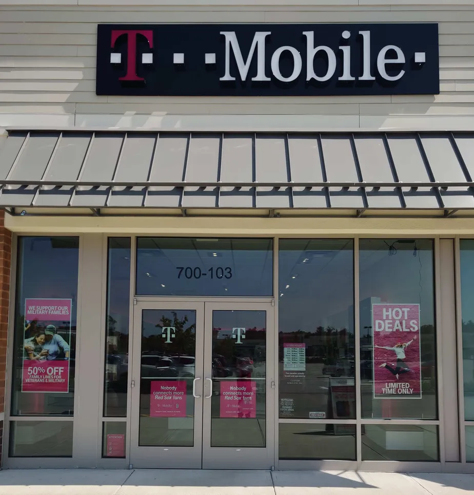 Exterior photo of T-Mobile Store at Lafayette Rd & The Provident Way, Seabrook, NH