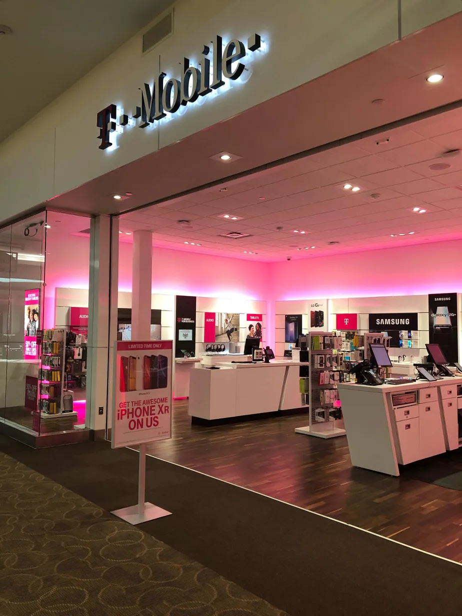 Exterior photo of T-Mobile store at Eden Prairie Center 4, Eden Prairie, MN